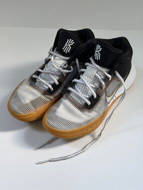 Nike Kyrie Low Basketball Shoes Gum Sole | Size 5.5Y / Women’s 7